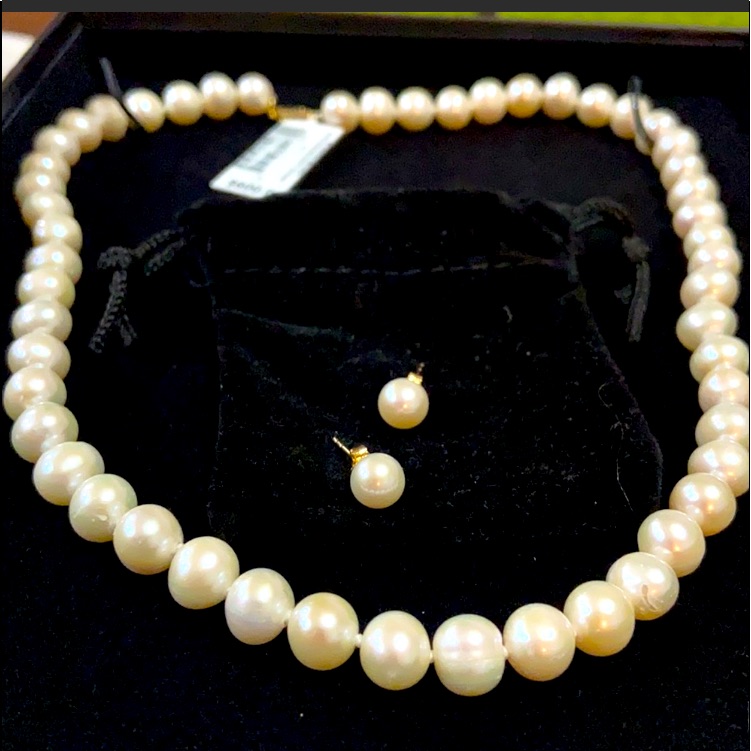 14 Karat Gold And Beautiful Freshwater Pearls Brand New